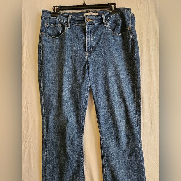 Levi's Jeans Women's 14 (33x31) Classic Bootcut Mid Rise Medium Wash EUC - Picture 3 of 9